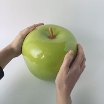 Ceci est une pomme Mela Verde brillante